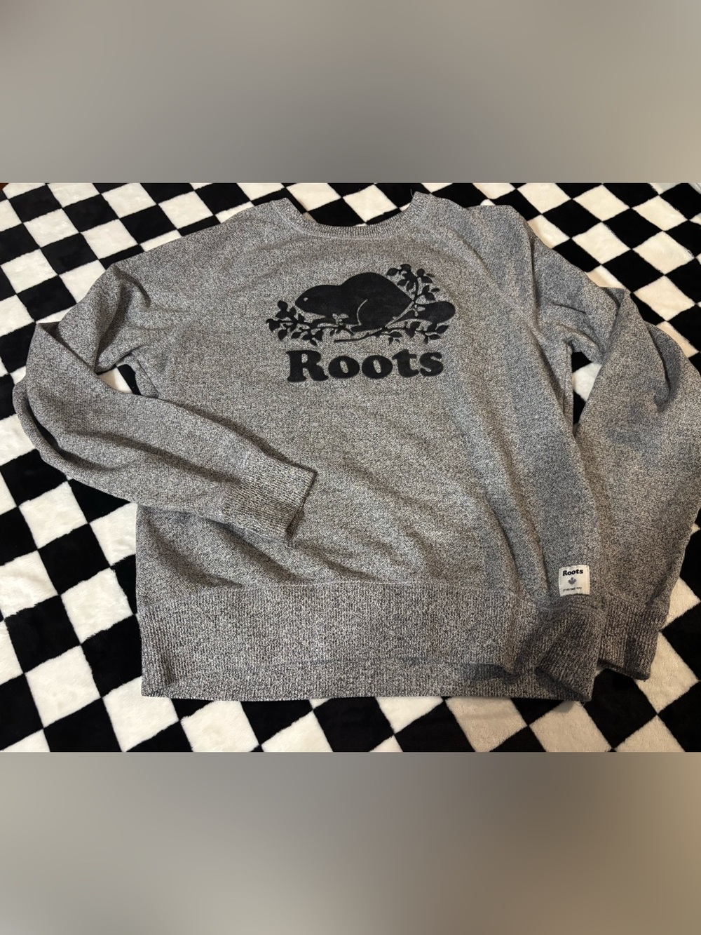 Ladies medium roots crew neck sweater